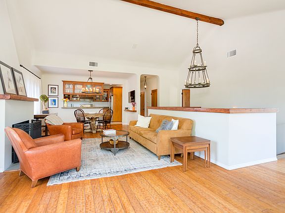 4th image of 511 N Orange Dr