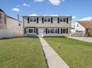 28 Candle Lane, Levittown, NY 11756