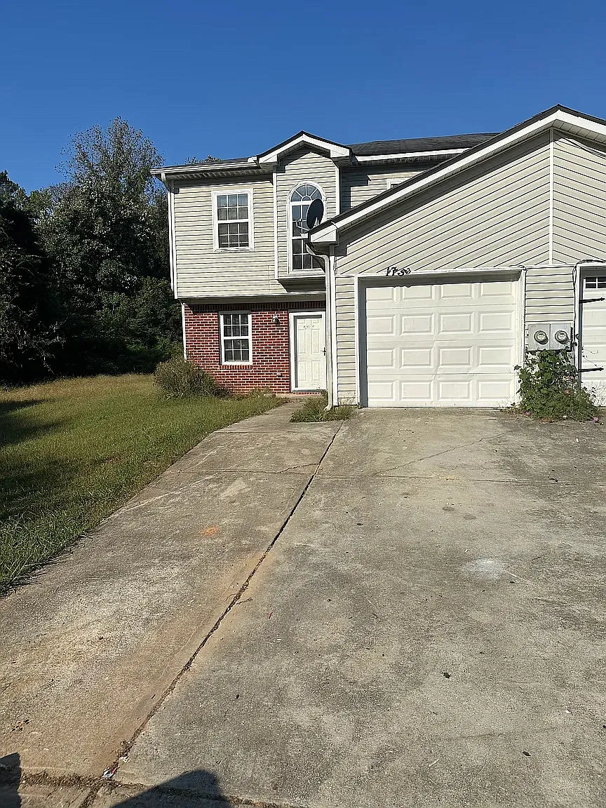 3 bed, 2.5 bath, 1639 sqft, $1,650 — Photo 2