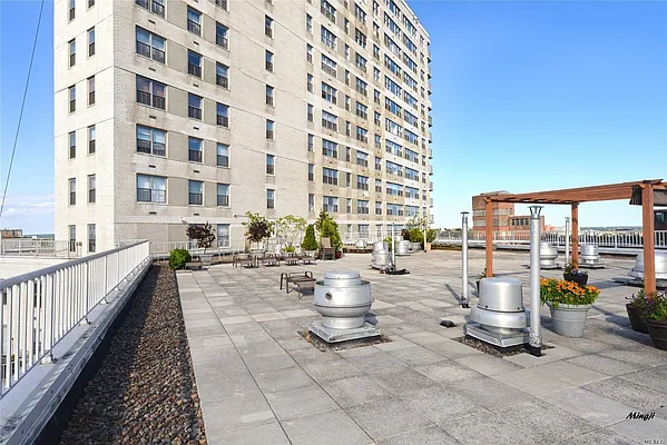 Sold by Benjamin Realty Since 1980 | media 16