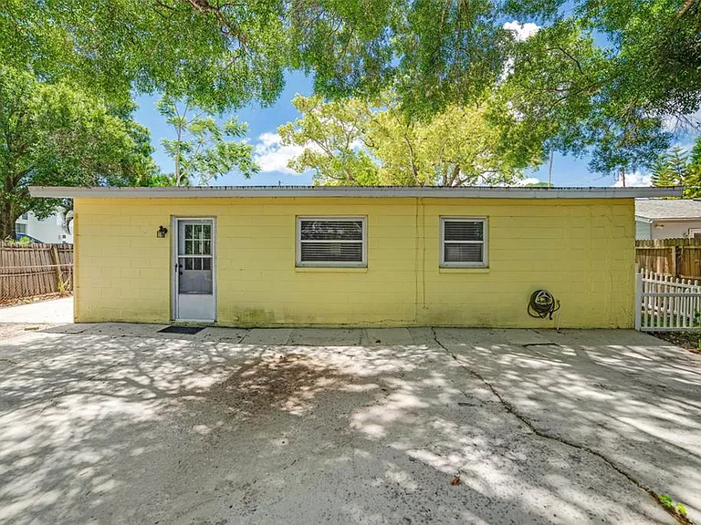 4413 W Rogers Ave — Photo 32