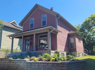 698 4th St E, Saint Paul, MN 55106