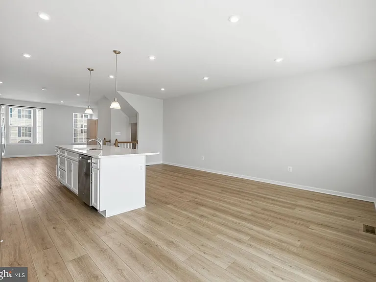 8718 Stevenson Ln — Photo 12