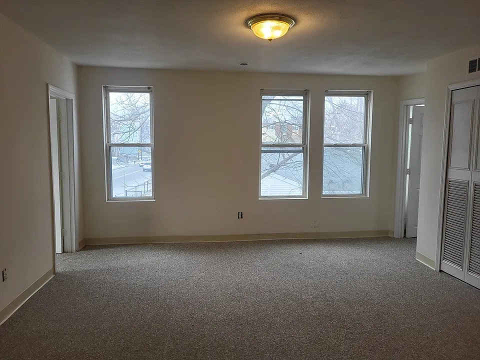 947 River St #6