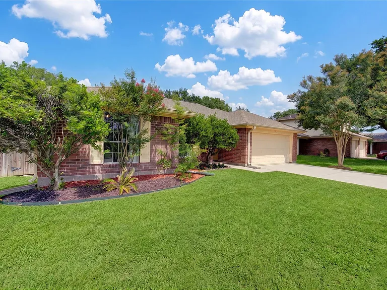 7302 Greenwood Point Dr — Photo 3