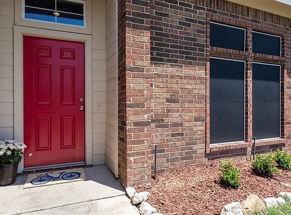2nd image of 8308 Deer Bluff Ln