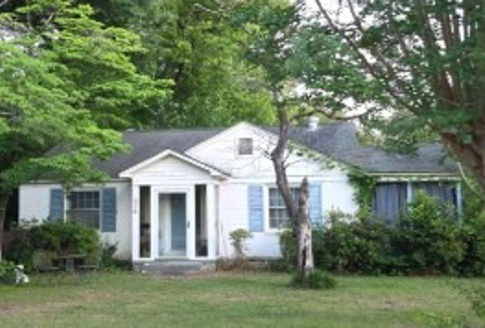 1st image of 678 Robinson St