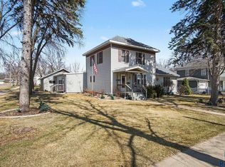 602 NE 1st St, Madison, SD 57042