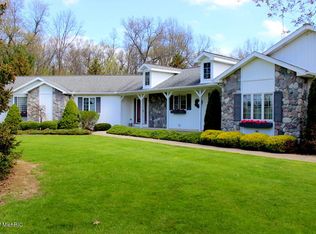 1411 N Sand Lake Rd, Hillsdale, MI 49242