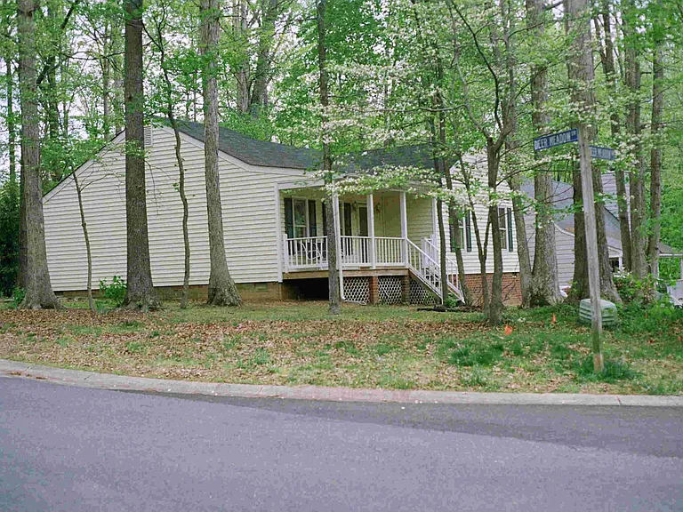 2101 Deer Meadow Ter — Photo 2