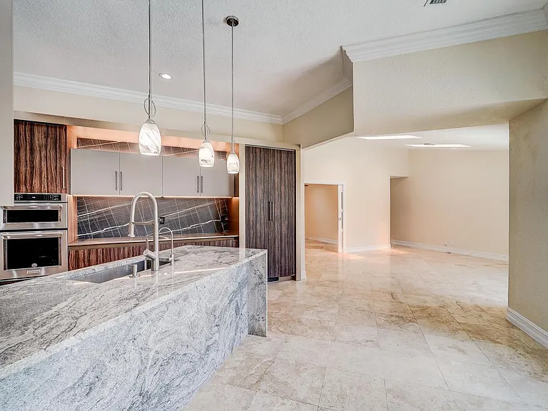 11999 Classic Dr — Photo 10