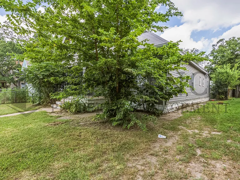 1028 W Munnell Ave — Photo 2