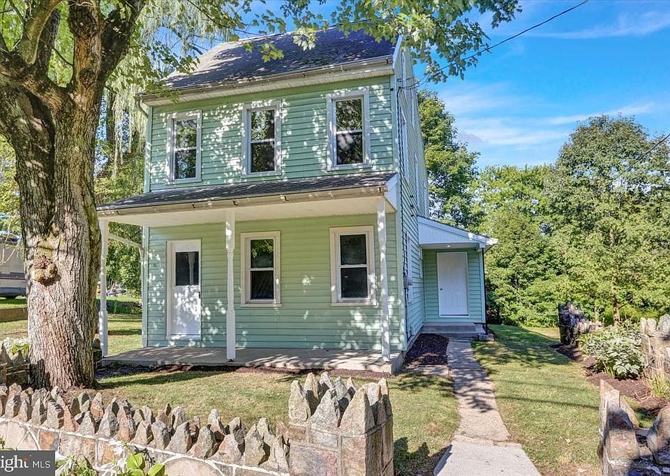 1st image of 105 Lyons Rd