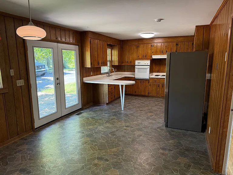 904 Bresslyn Rd — Photo 4