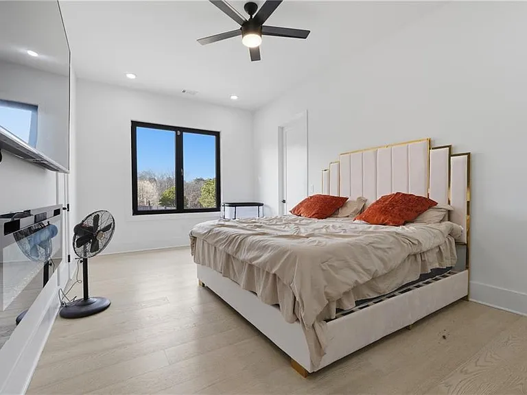 556 Versailles Dr — Photo 19