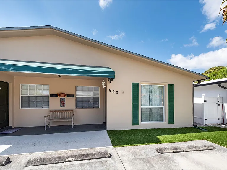 930 Mandarin Isle — Photo 2