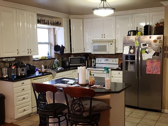 2nd image of 2942 Maydelle Ln