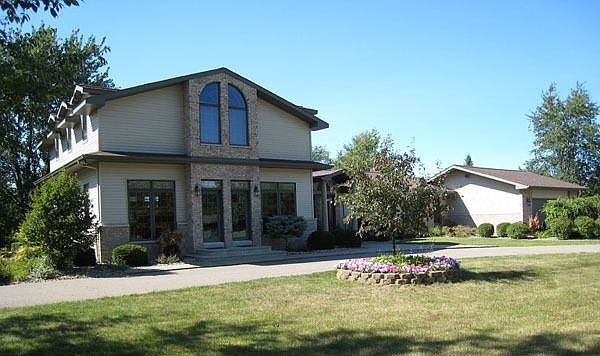 Main Entryway w/Circle Drive