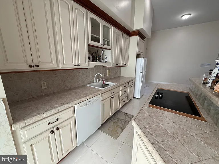 4 N Pearl St — Photo 15