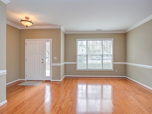 2nd image of 125 Murray Hill Dr
