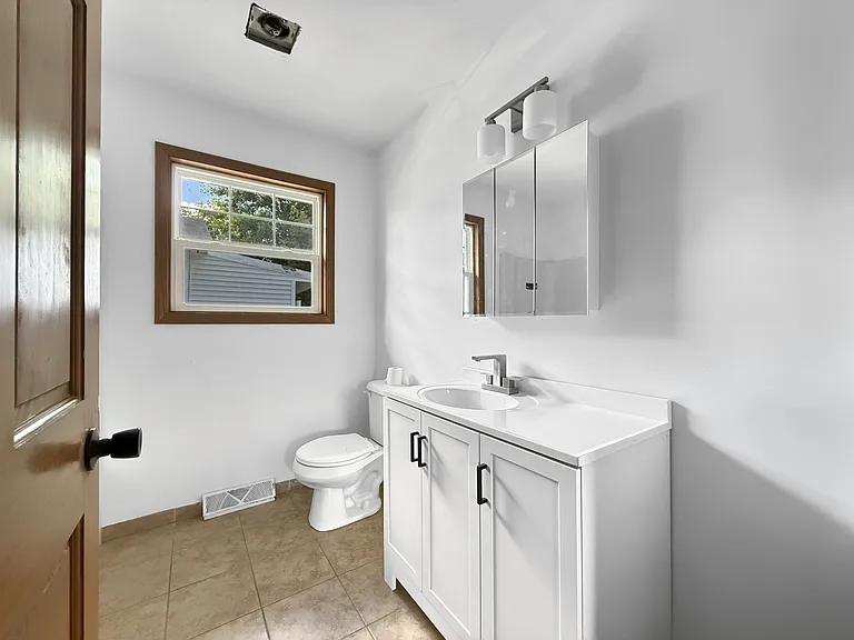 1624 Kentucky St — Photo 3