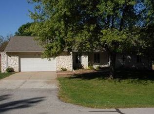 6328 Millbrook Dr, Shawnee, KS 66218