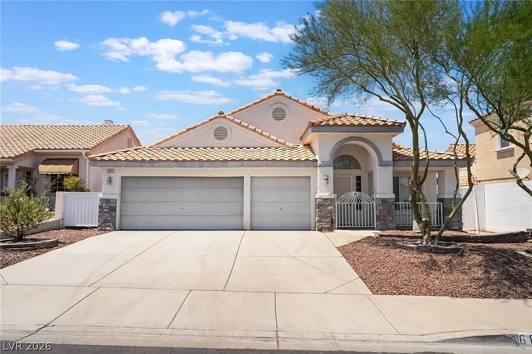 3 bed, 2.0 bath, 1866 sqft, $2,000 — Photo 1
