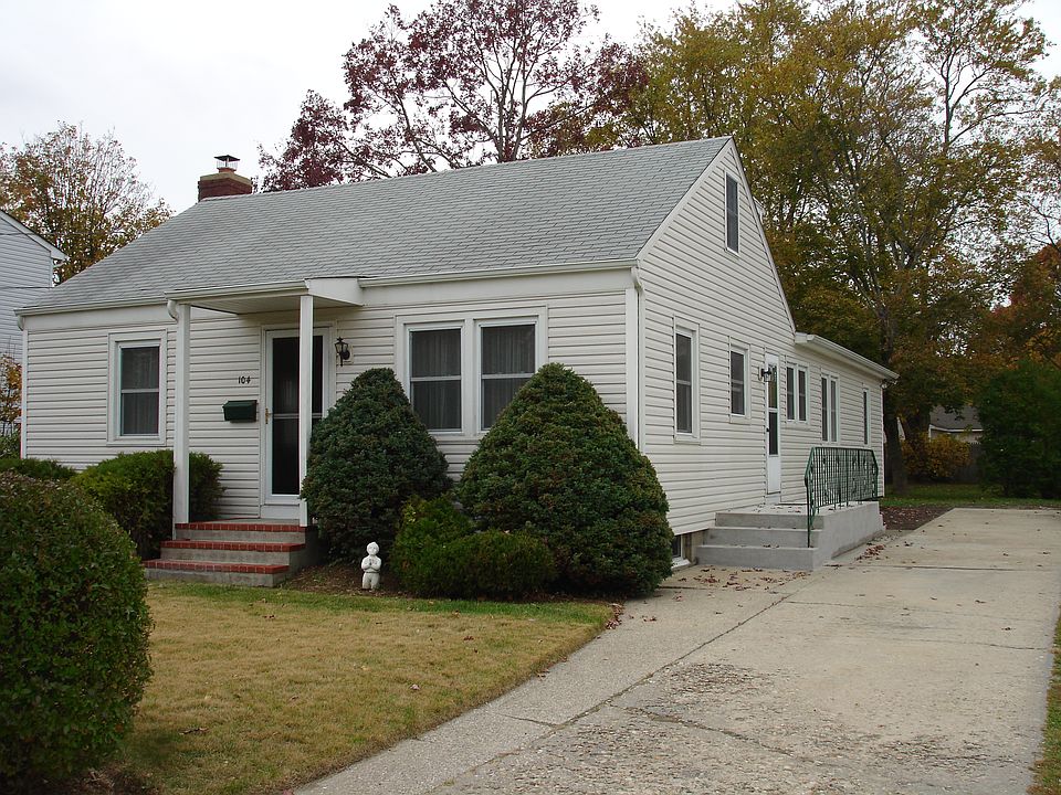 1st image of 104 Pine Neck Ave