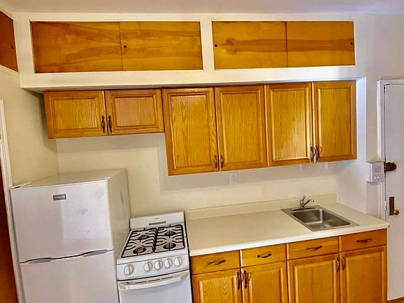 4th image of 440 E 75th St APT 14