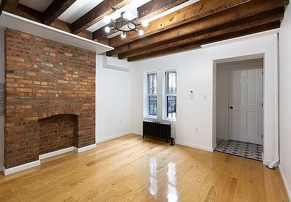 3rd image of 988 Willoughby Ave #1