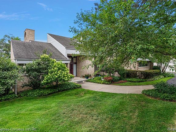 4th image of 4948 Champlain Cir