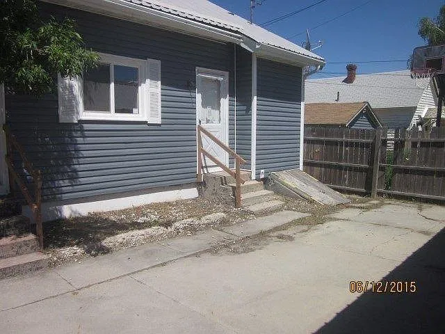 415 Ash St