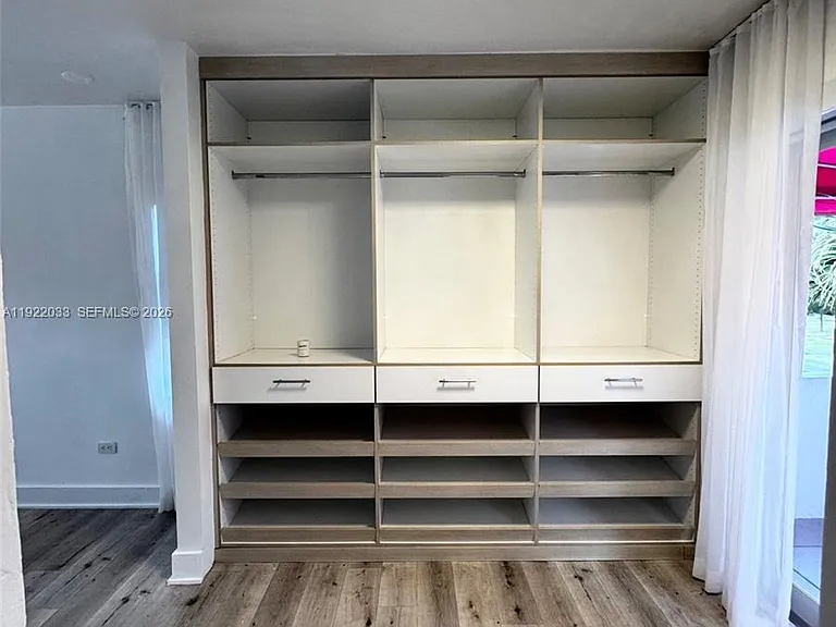 3470 Sheridan Ave — Photo 29