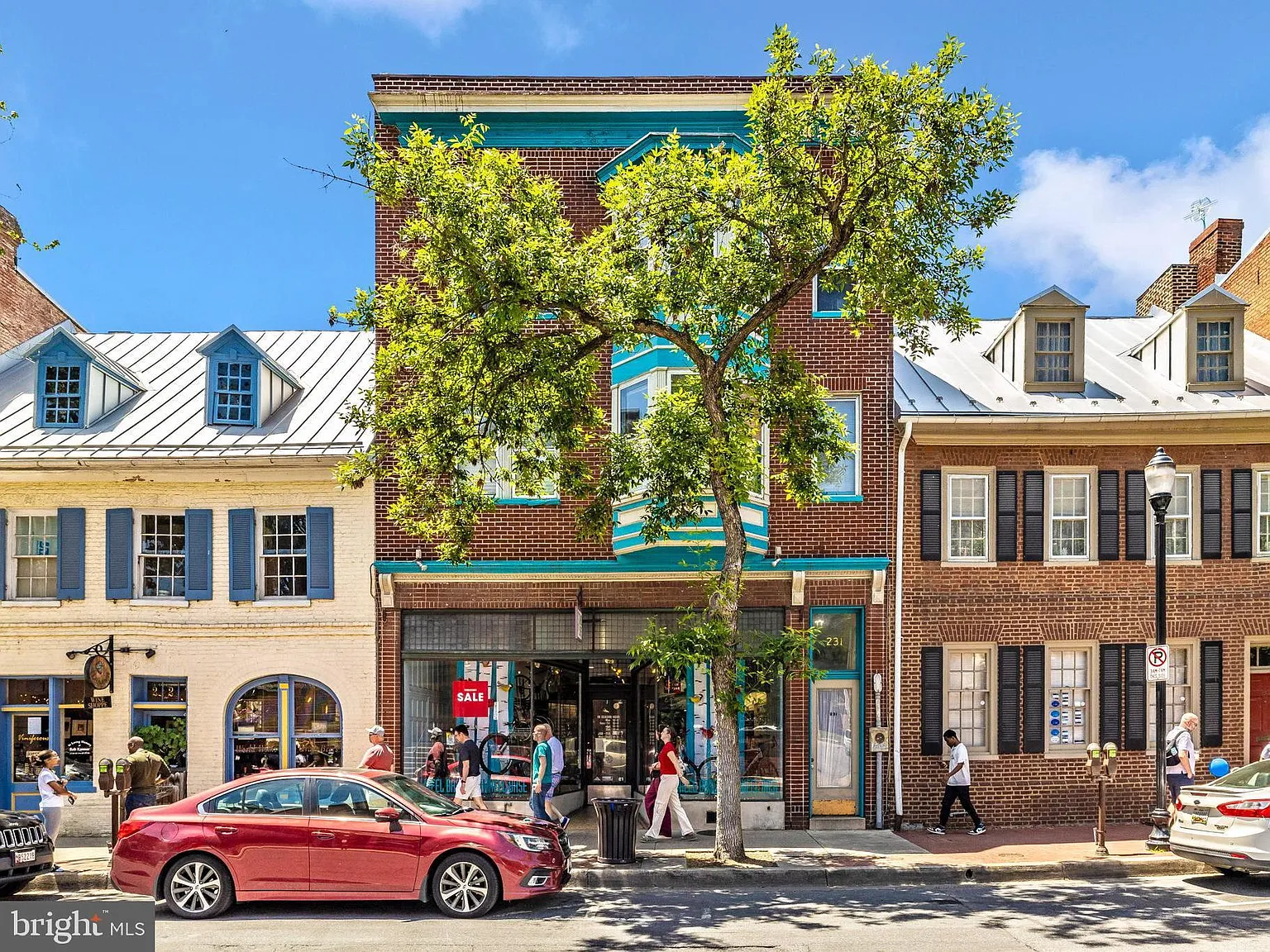 3 bed, $2,995 — Photo 1