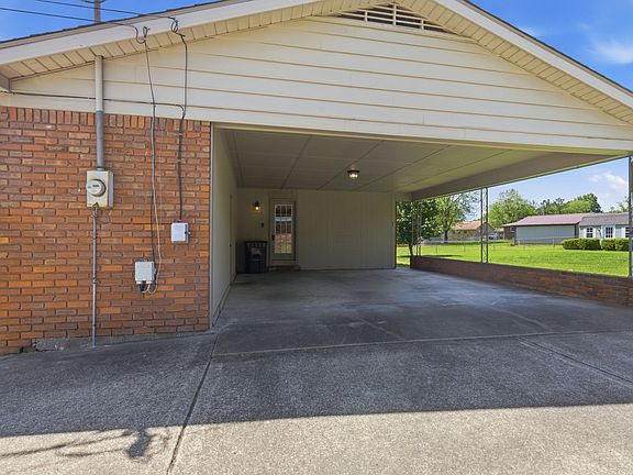 4th image of 915 Elizabeth Dr