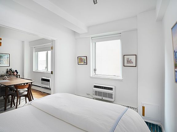4th image of 20 E 68th St APT 6G