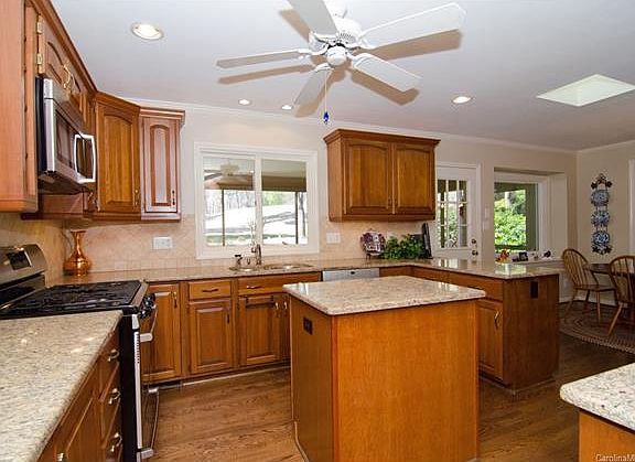 5th image of 34 Honeysuckle Ct