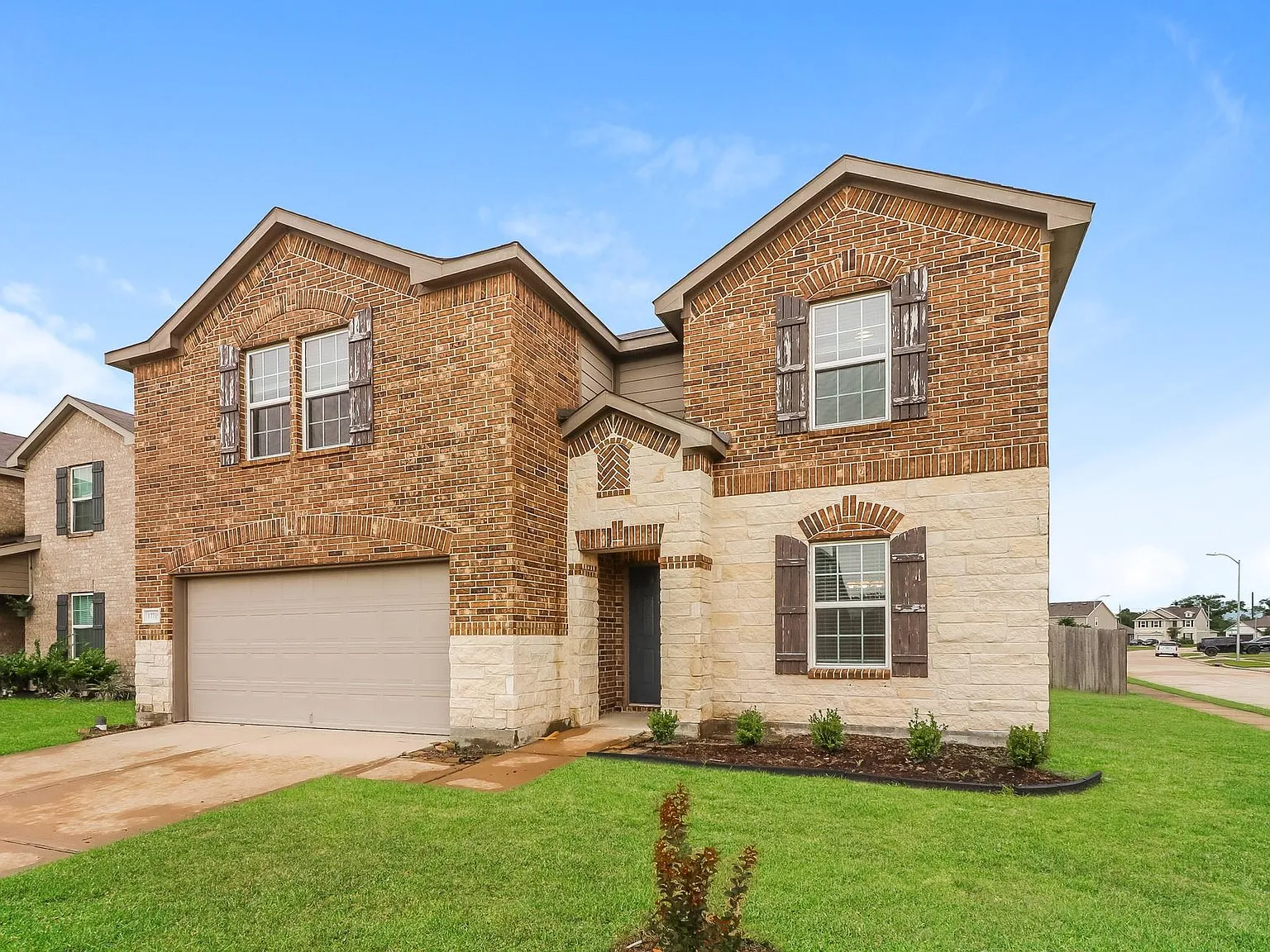 4 bed, 2.5 bath, 2763 sqft, $2,120 — Photo 2