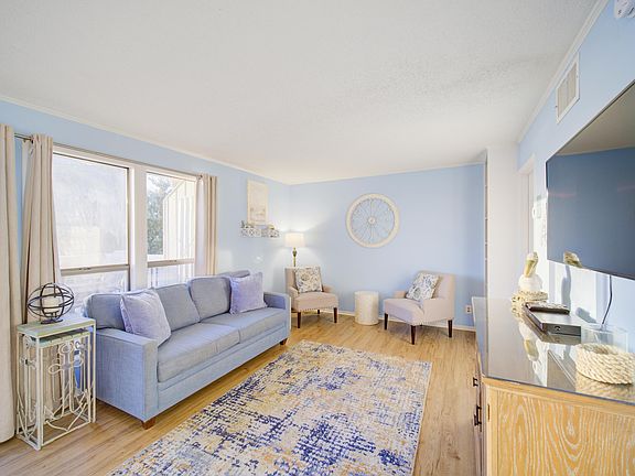 4th image of 775 Gulf Shore Dr Unit 2019