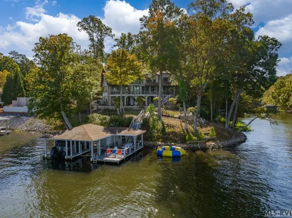 273 N Robinson Dr, Macon, NC 27551