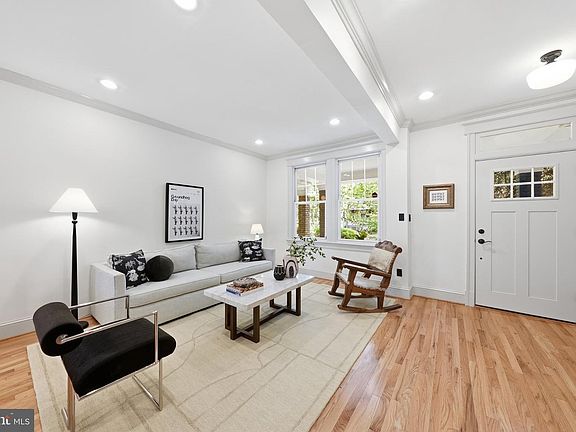 4th image of 8 Adams St NW