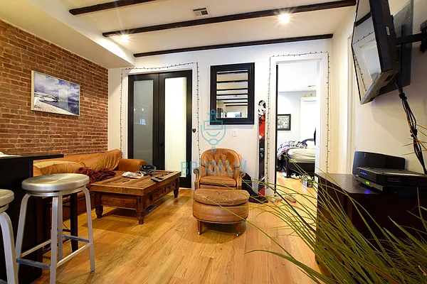 Rented by null | media 77