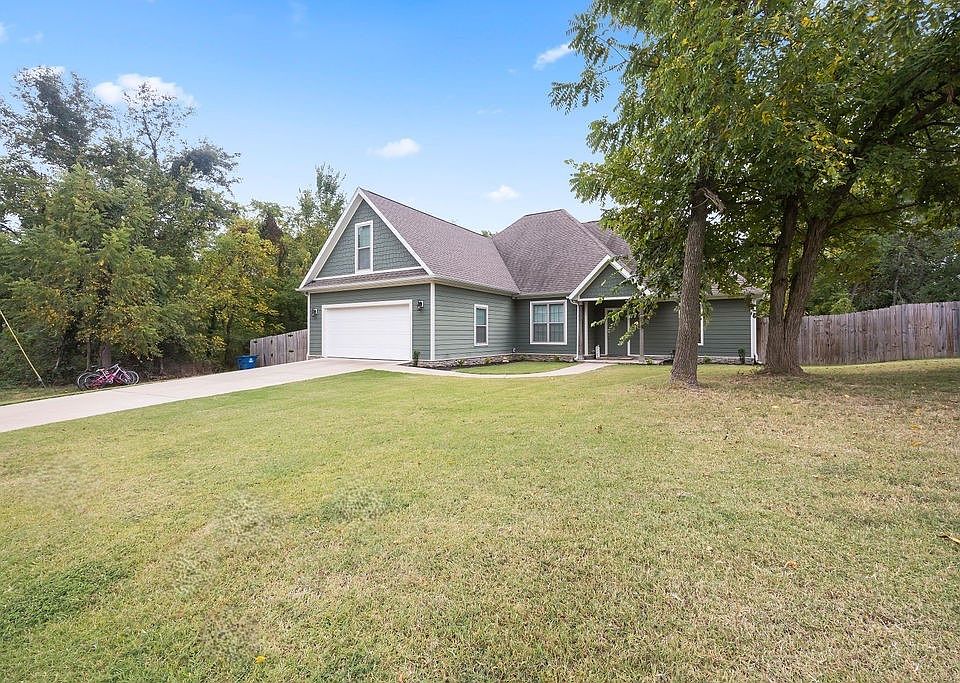 1st image of 27 Hillswick Ln