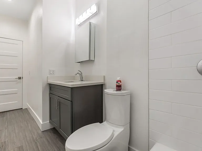 Beautiful 2 bedroom in Echo Park/Silver Lake with parking! **2 weeks off the rent — Photo 13