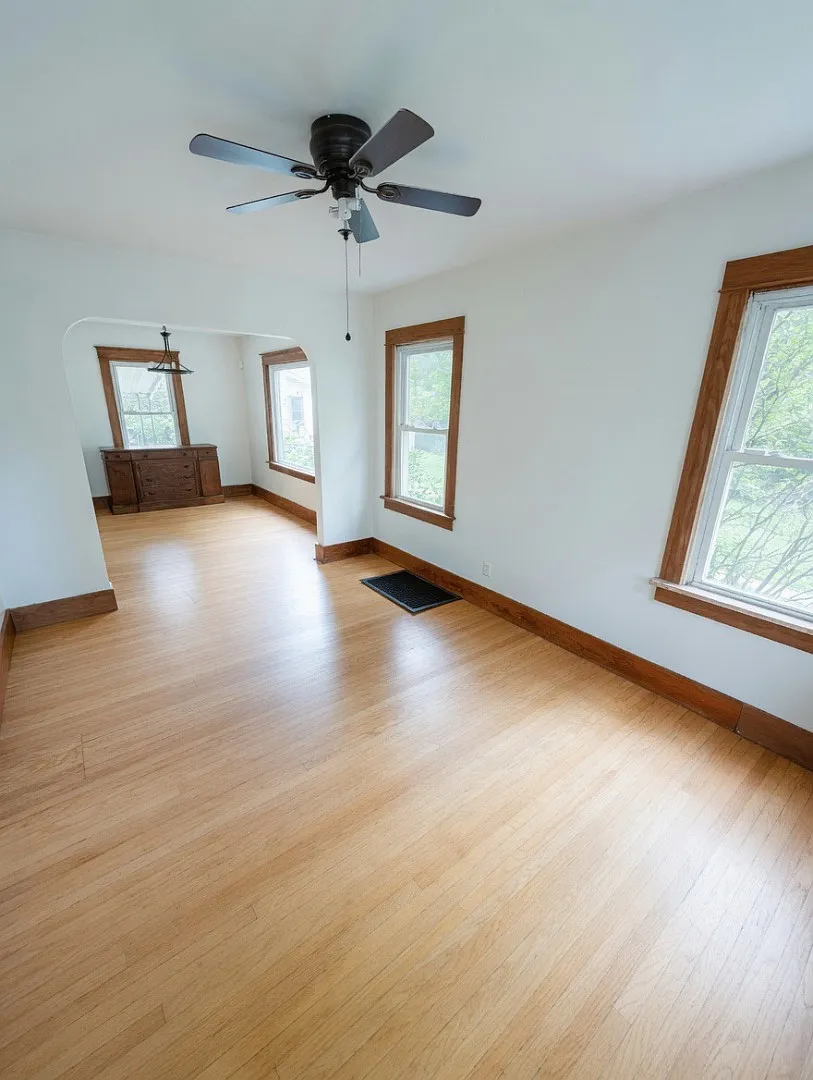 490 E Oakland Ave — Photo 3