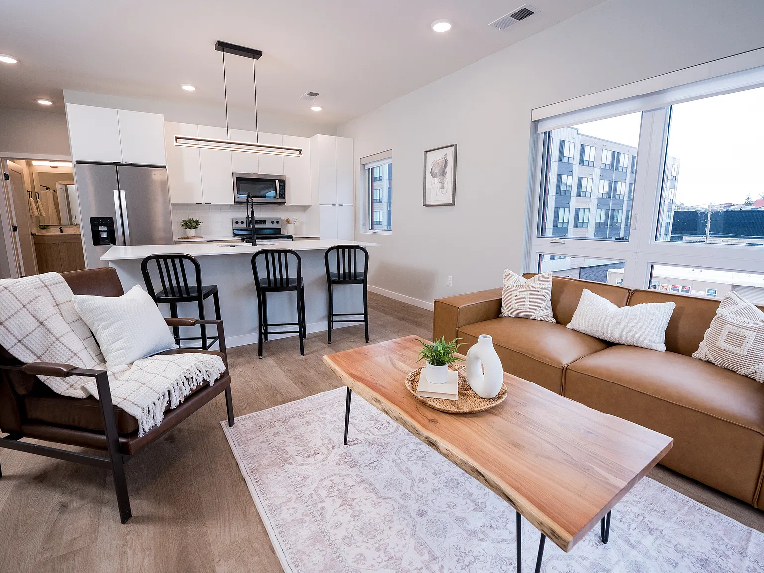 2 bed, 945 sqft, $745 — Photo 2