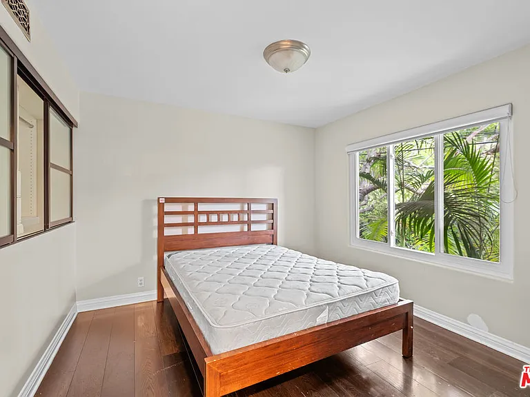 1759 N Beverly Dr — Photo 7