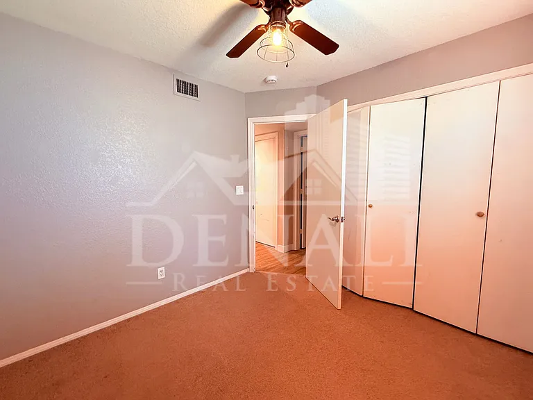 306 E Houston Ave — Photo 15