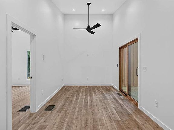 4th image of 204 McClure Way