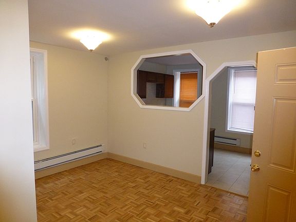 4th image of 1568 Lincoln Pl